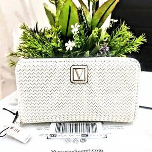 NWT woven VS wallet